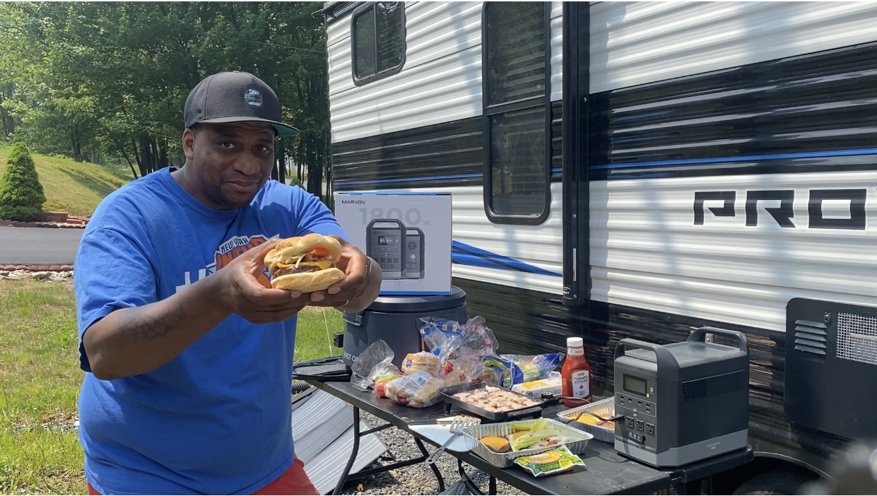 Cooking Texas Tavern Burgers With The Marxon G1500 Portable Power Station